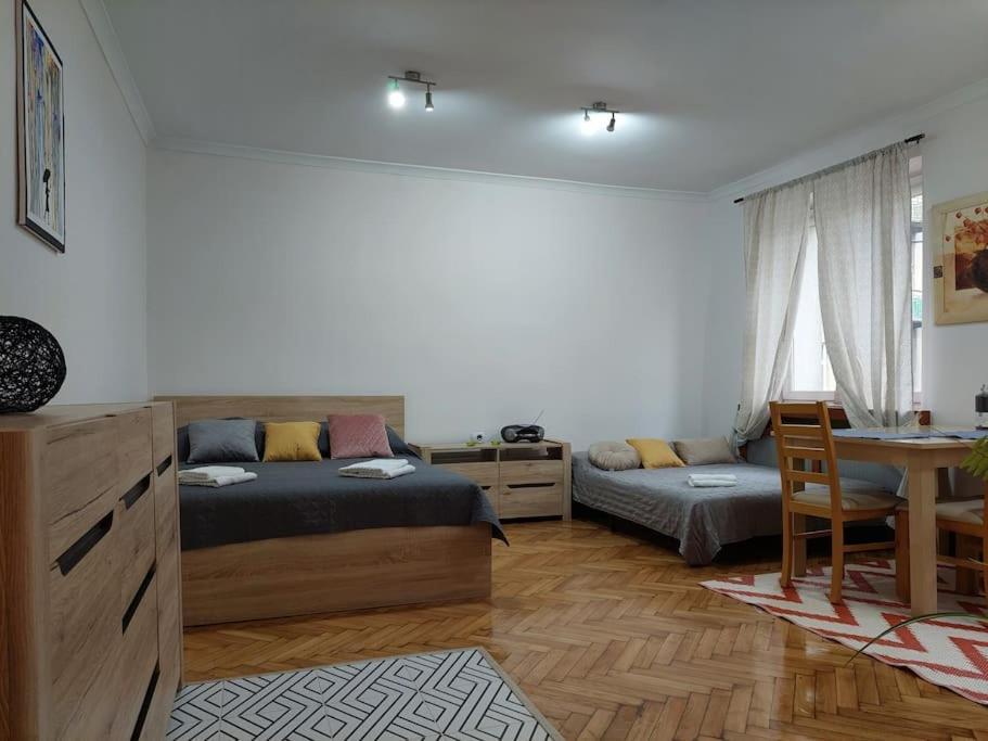 Domin Domin Apartment Czestochowa Bagian luar foto
